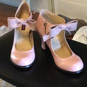 Light Pink Mojo Moxy Leather heels
